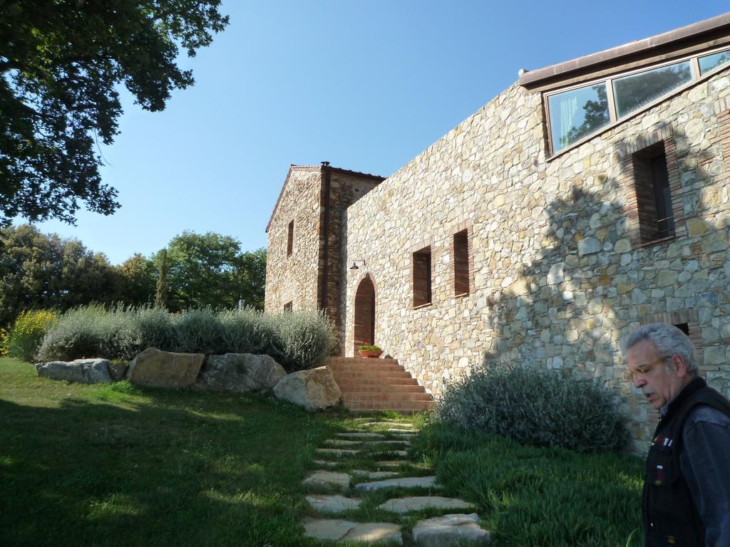 Podere Carceroni Guest House Poggi del Sasso Exterior photo