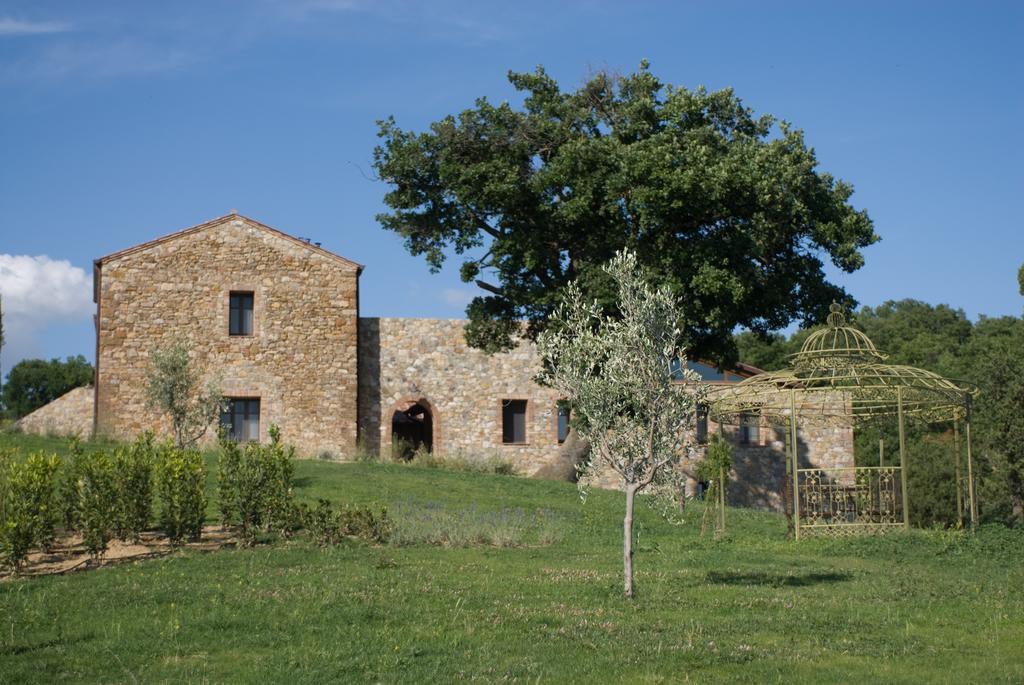 Podere Carceroni Guest House Poggi del Sasso Exterior photo