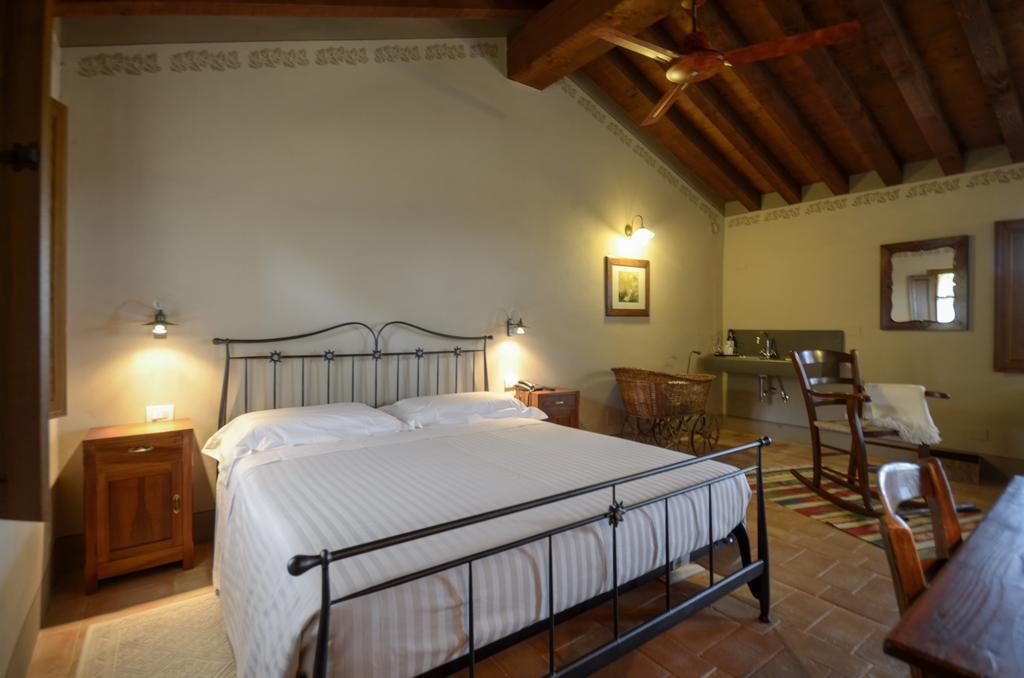 Podere Carceroni Guest House Poggi del Sasso Room photo